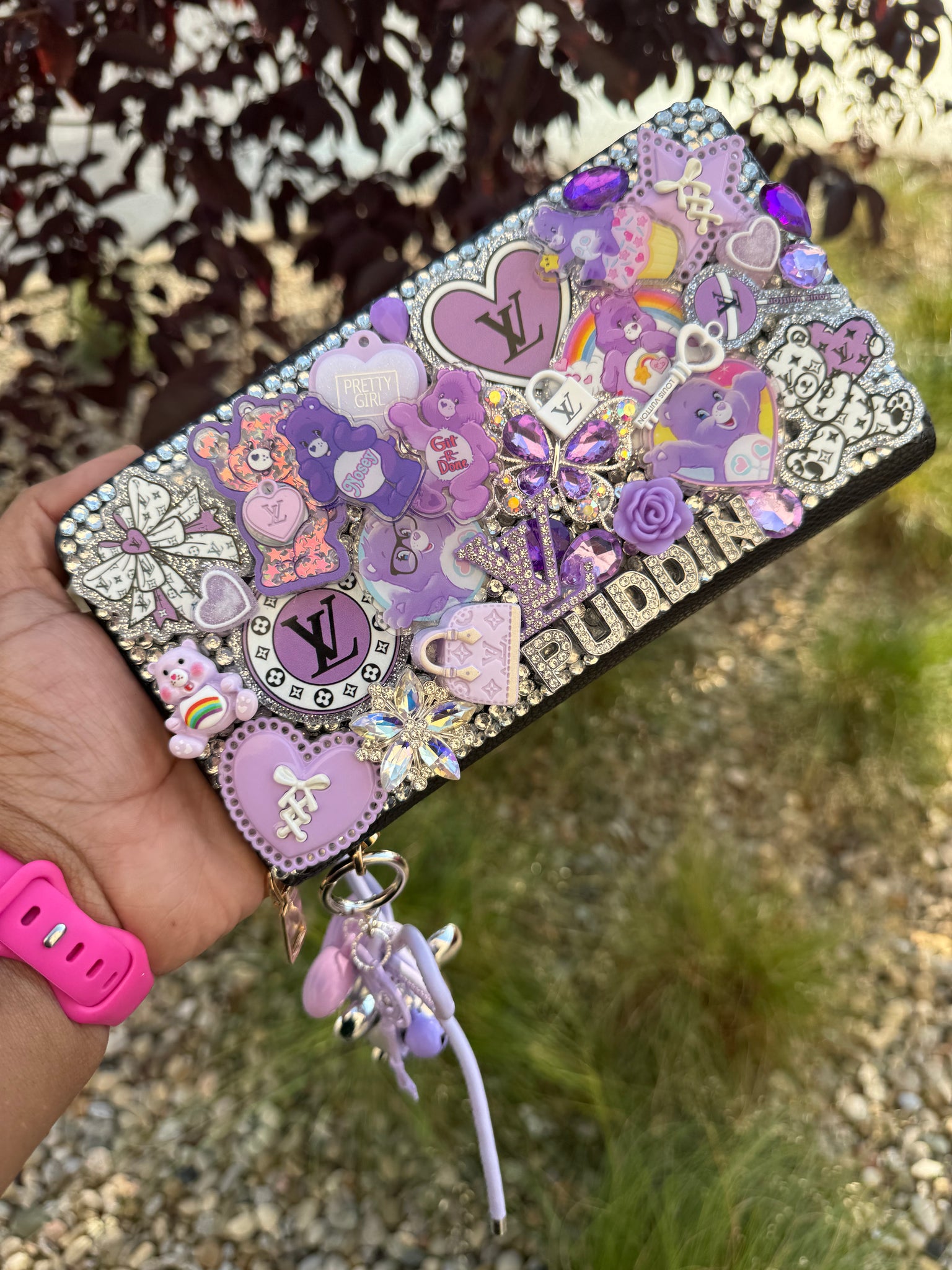 Custom wristlet